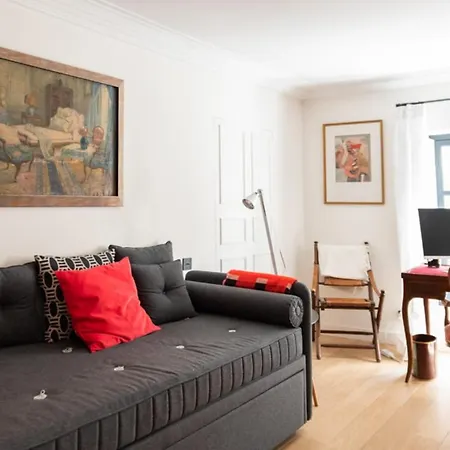 Magnificent Apartment Near Place Bourbon In Paris *